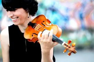 Bild: Amandine Beyer konzertiert im Oktober mit Akamus in Berlin, München und Bayreuth