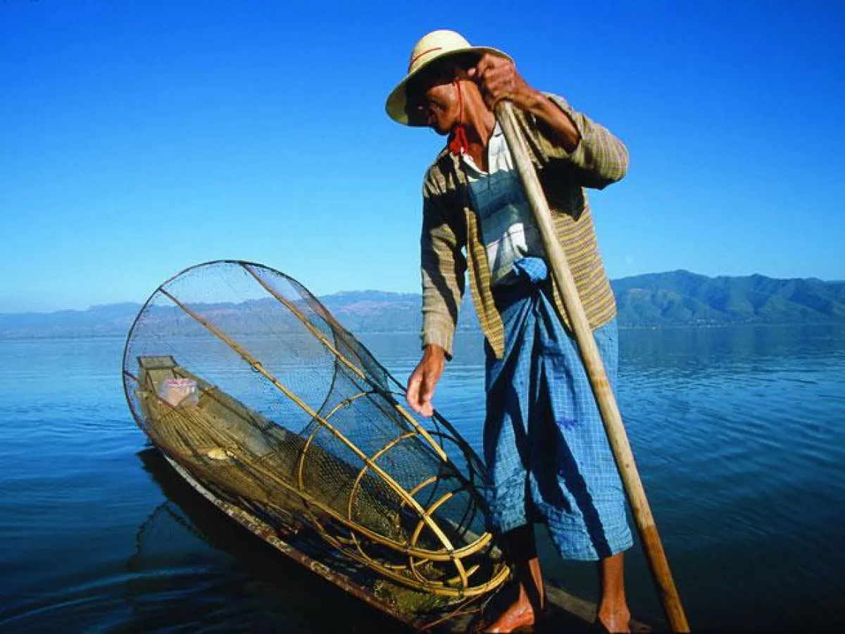Beinruderer am Inle See