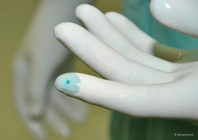 Bild: Sempermed® Supreme Green - der optimierte Unterziehhandschuh