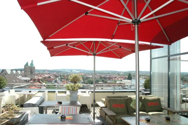 Bild: Zangenberg präsentiert Sonnenschirm-Katalog 2014
