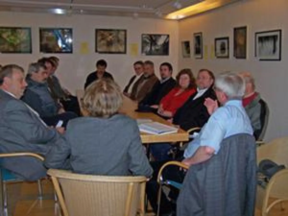 Werkleiter Gerhard Geiger (vorne rechts) mit der FDP-Fraktion im Sibyllenbad