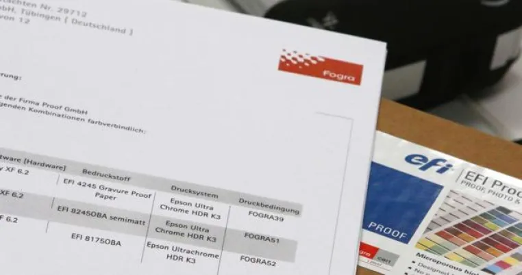 Bild: Weltweit erste Fogra 51/52-Zertifizierung erfolgte mit EFI Fiery XF und EFI-Papieren