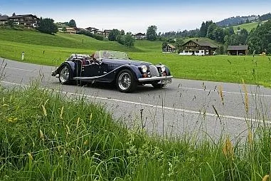 Bild: Mit dem Oldtimer durchs Engadin