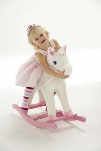 Bild: Spielzeug der Marke "Maja Prinzessin von Hohenzollern" tut Gutes für Kinder in Not