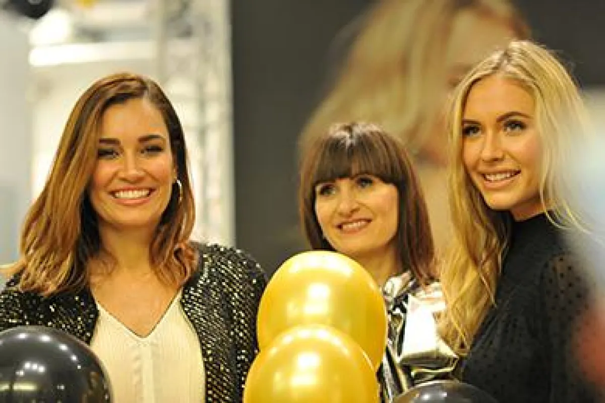 Jana Ina Zarelle mit Joanna Florian und Alena Gerber