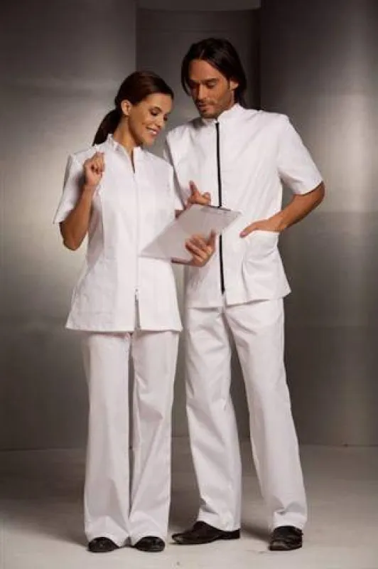 Berufskleidung für Sie und Ihn in edler Schlichtheit ist das richtige Outfit im Gesundheits-Umfeld