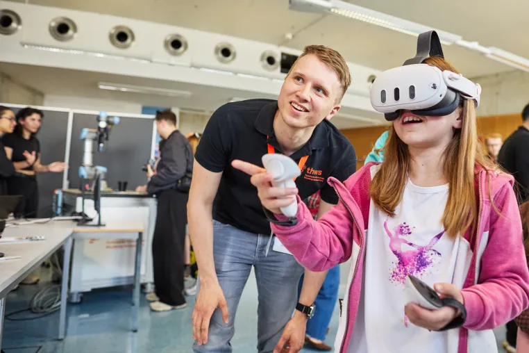 Bild: Besucherandrang beim „Tag der Wissenschaft“ an der THWS