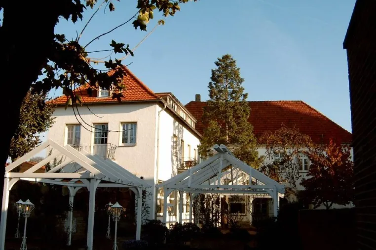 Besitzerwechsel: Familie Farwick kauft das mD-Hotel Stratmann- Festliche Übernahmefeier mit zahlreichen Gästen Bild: Besitzerwechsel: Familie Farwick kauft das mD-Hotel Stratmann- Festliche Übernahmefeier mit zahlreichen Gästen
