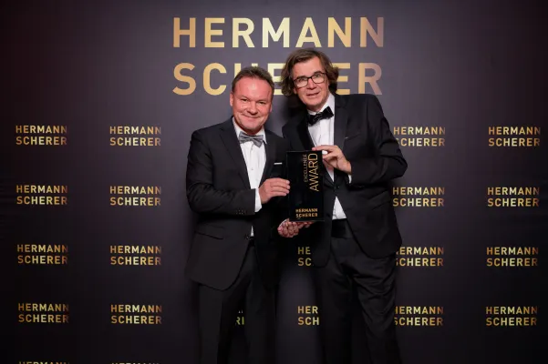 Bild: Frank Gronert begeistert beim internationalen Speaker Slam und holt Excellence Award