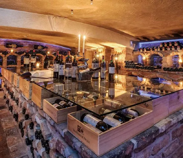 Bild: FALSTAFF Restaurant Guide Österreich 2021:  Weinkarte der Hubertus Stube eine der besten Österreichs!