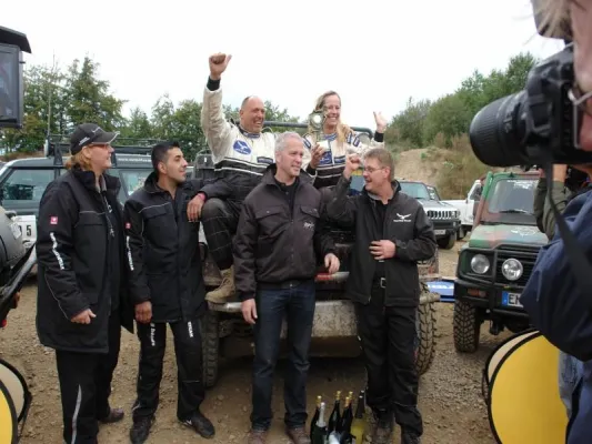 Bild: Hummer Racingteam erreicht erneut den Titel Deutscher Offroad Rallye Meister 2009