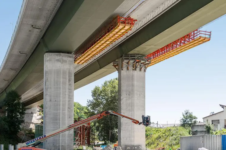 Statisch optimiert, einfach zu bedienen: 10 m Gesimskappe täglich Bild: Statisch optimiert, einfach zu bedienen: 10 m Gesimskappe täglich
