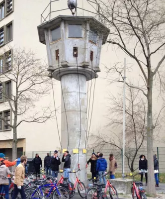 Reminder: Am Telefon sagt man nix – eine Audio-Kunst-Installation zum Thema Überwachung in Berlin ab 8.1.2016 Bild: Reminder: Am Telefon sagt man nix – eine Audio-Kunst-Installation zum Thema Überwachung in Berlin ab 8.1.2016