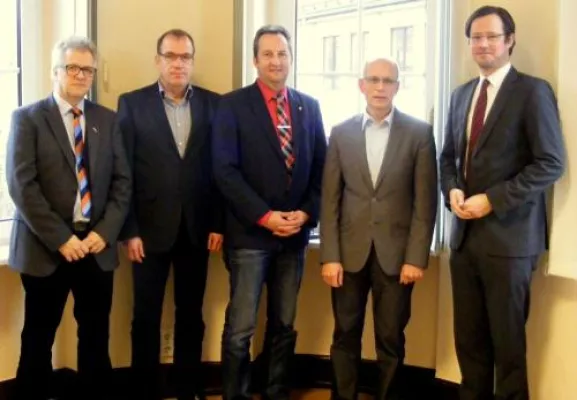 Bild: Das Bundesteilhabegesetz kommt - Werkstätten für behinderte Menschen informieren sich bei MdB Dirk Wiese
