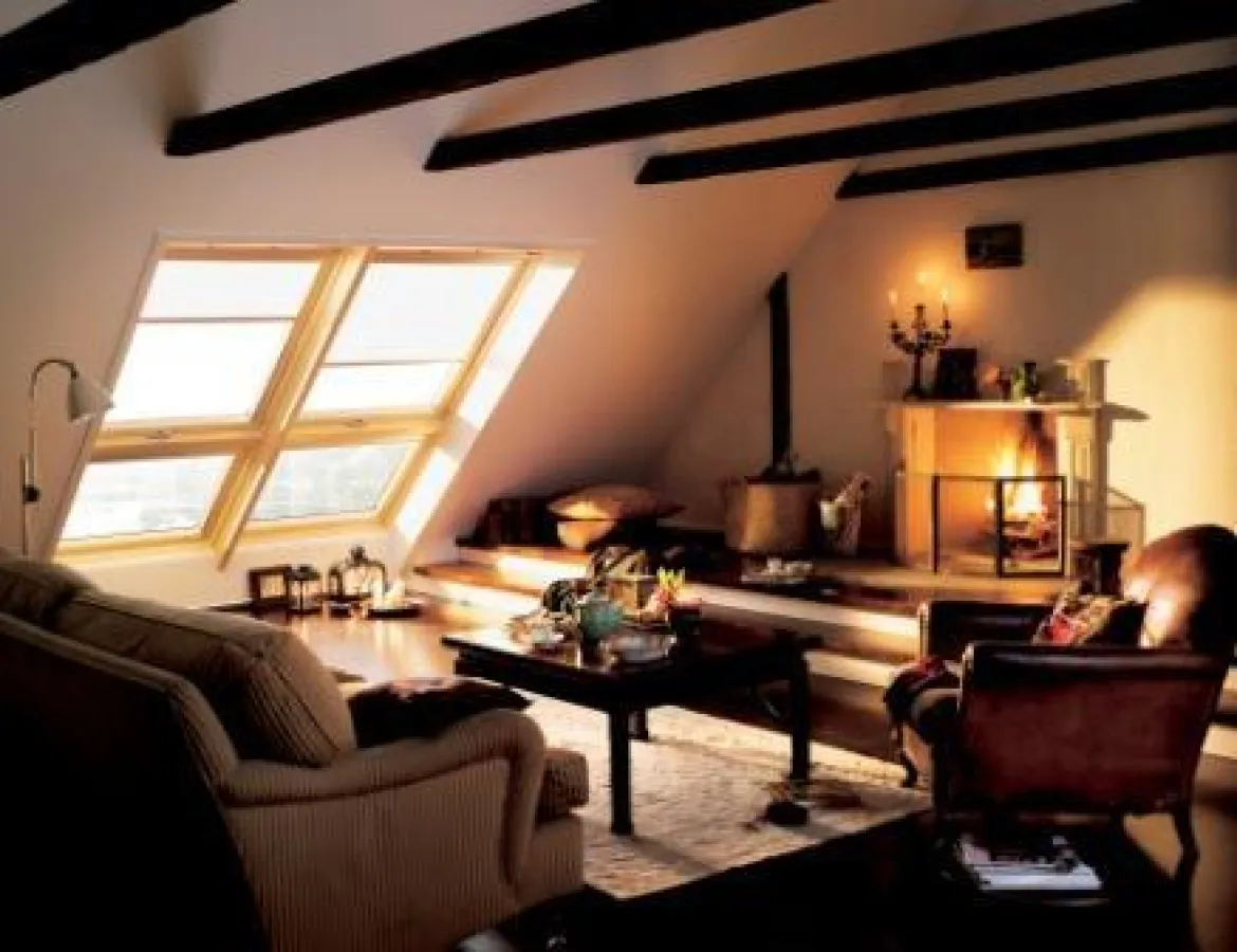 Der Austausch veralteter Dachfenster gegen neue Energiesparmodelle erhöht die Wärmedämmung und Dichtigkeit. Foto: VELUX Deutschland GmbH