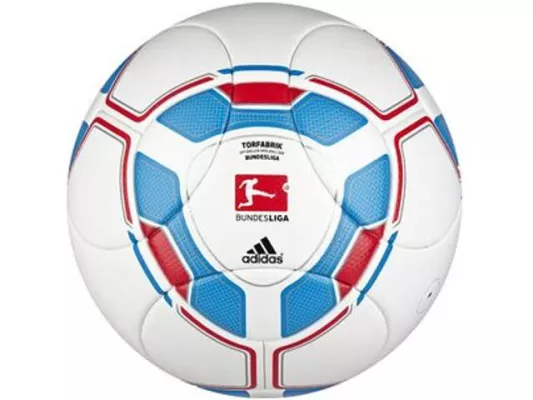 Bild: adidas Torfabrik 2011/2012 der neue adidas Bundesliga Spielball