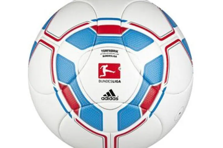 Bild: adidas Torfabrik 2011/2012 der neue adidas Bundesliga Spielball