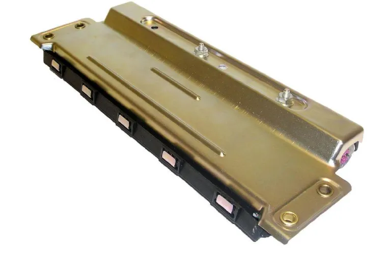 KOMPAKTES KNIEAIRBAG-MODUL VON TRW FÜR VERBESSERTE INNENRAUMGESTALTUNG Bild: KOMPAKTES KNIEAIRBAG-MODUL VON TRW FÜR VERBESSERTE INNENRAUMGESTALTUNG