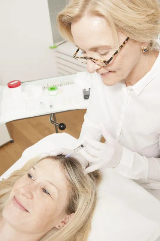 PRP-/Mesotherapie wird im Svenson Haartherapiezentrum Essen erfolgreich gegen Haarausfall eingesetzt