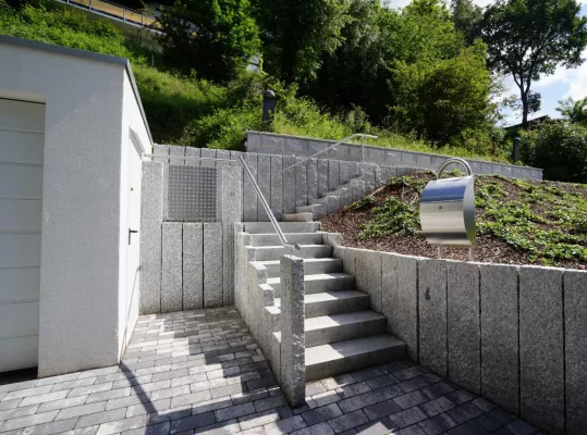 Bild: Fertiggaragen Zusatzleistungen – Fundamente und Außenanlagen