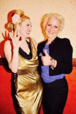 Burlesque Königin und Luxus-Dessous-Hersteller setzen auf das Berliner Kult Hotel Bild: Burlesque Königin und Luxus-Dessous-Hersteller setzen auf das Berliner Kult Hotel
