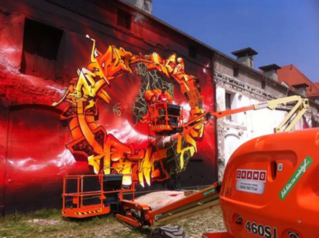 Dank der Arbeitsbühnen von Vermieter Cramo konnten die Künstler atemberaubende Kunstwerke erstellen.