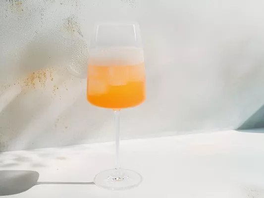 Bild: Sonnige Tage, fruchtige Drinks – So schmeckt der Frühling mit FRENZEL Grapefruit  