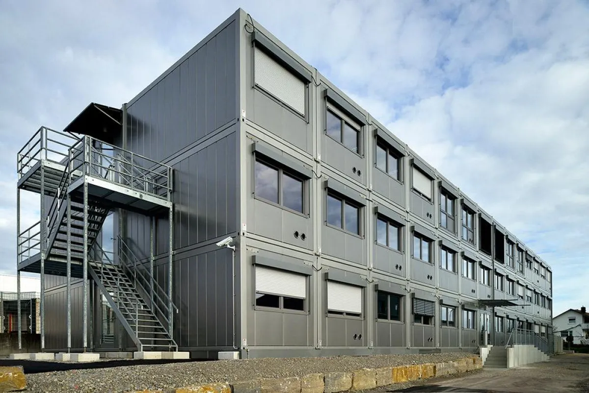 FAGSI errichtet dreigeschossige Bürocontaineranlage für die Firma Würth