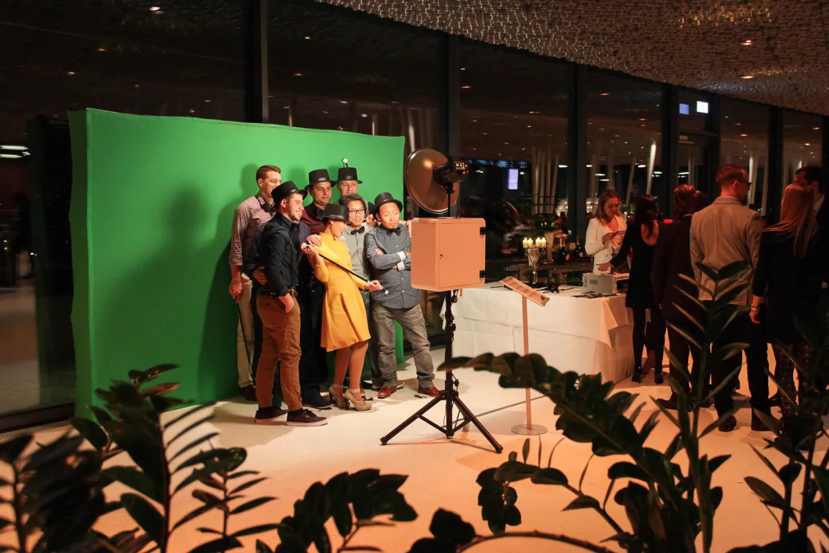 Symbolbild einer Fotobox mit Greenscreen für digitale Hintergründe (© z.V.g.)