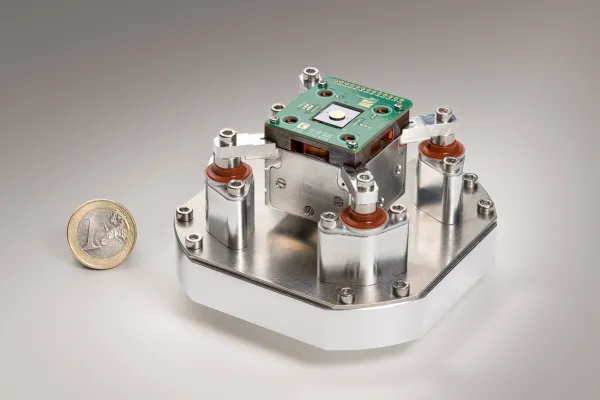 Bild: MEMS-Vektor-Scanmodul mit erhöhter Vibrations- und Schockfestigkeit für Weltraum-Anwendungen