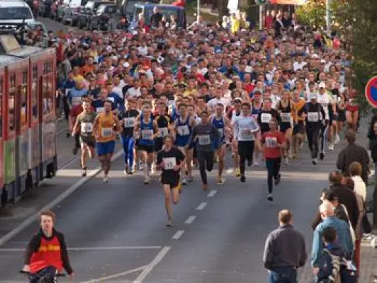 Bild: 74. Strausseelauf am 3. Oktober 20010 - Strausberg bewegt sich