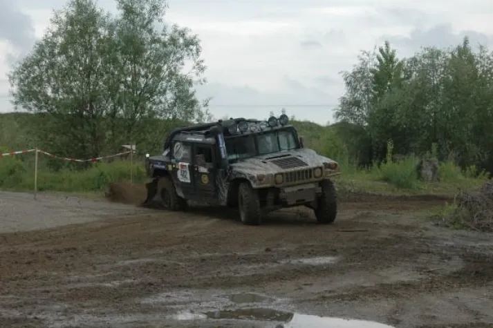 HUMMER Offroad-Rallye Training Neues Angebot vom Hummer Racingteam Bild: HUMMER Offroad-Rallye Training Neues Angebot vom Hummer Racingteam