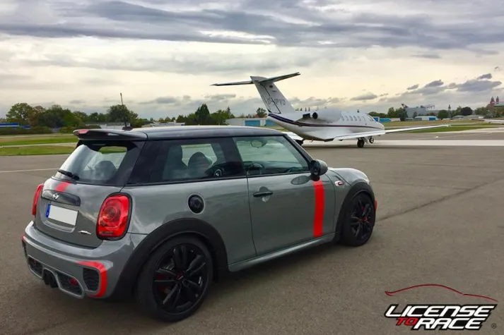Teambuilding oder Weihnachtsfeier? Mini John Cooper Works macht's möglich Bild: Teambuilding oder Weihnachtsfeier? Mini John Cooper Works macht's möglich