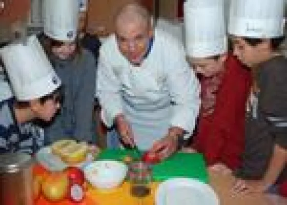 Pullman Aachen Quellenhof: Küchenchef bringt Schulkinder an den Herd Bild: Pullman Aachen Quellenhof: Küchenchef bringt Schulkinder an den Herd