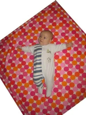 Farbenfrohe Spiel- und Krabbeldecke Bild: Farbenfrohe Spiel- und Krabbeldecke