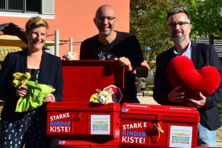 Bild: Starkes Signal am Weltkindertag: Kitas sächsischer Kinderschutzverbände erhalten „Starke Kinder Kiste"