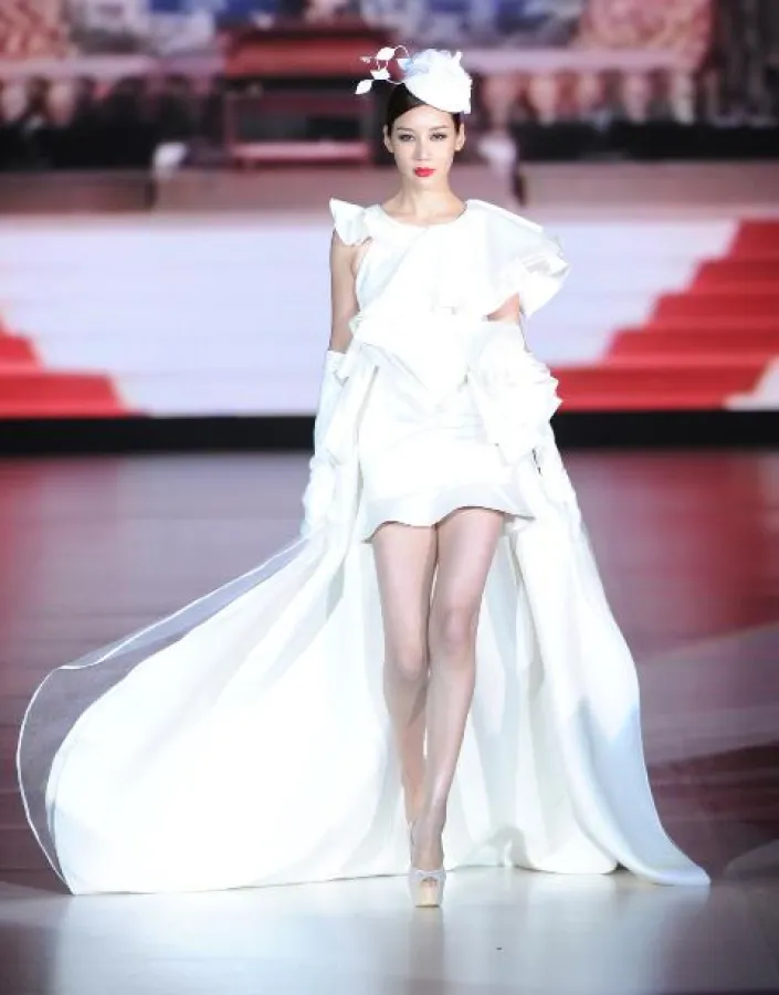 Hochzeitskleid aus der neuen Kollektion von Henry Lau. Foto: HKTDC.