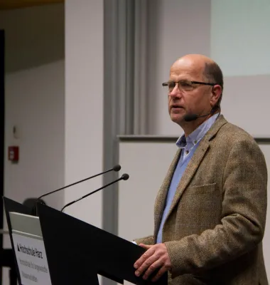 Bild: GenerationenHochschule aktuell beschreibt das wirkungsvolle Leben von Lothar Kreyssig