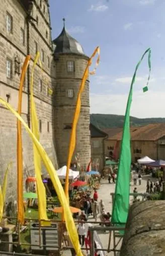 Bild: Alte Rosen, seltene Stauden und lebendiges Handwerk - Kronach lädt zur zweiten Rosenmesse für Liebhaber
