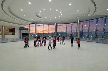 Bild: Eislaufen in der Wüste