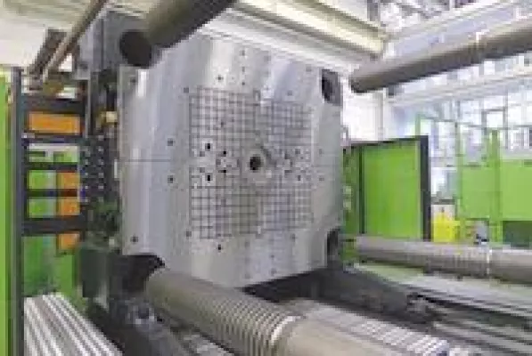 Bild: ROEMHELD auf der Fakuma: Magnetspannplatten und akkubetriebenen Sicherheits-Transportwagen für schwere Formen