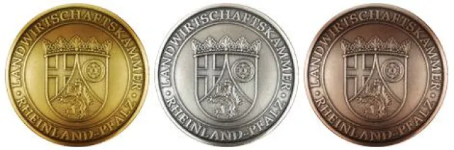 Bild: Auszeichnungen für ausgezeichnete Arbeit – Landesprämierung für Wein & Sekt 2016