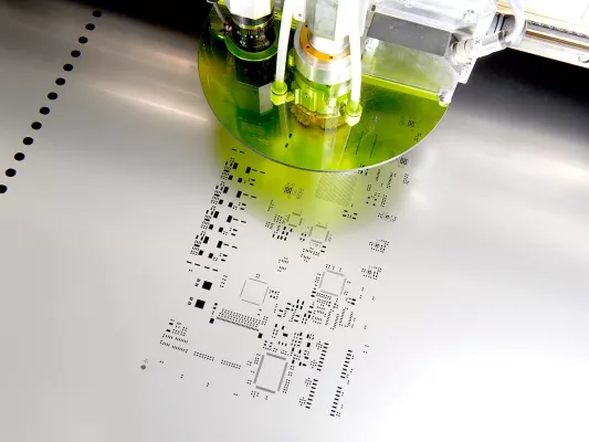 Bild: Endbehandlung und Veredelung von SMD-Schablonen 