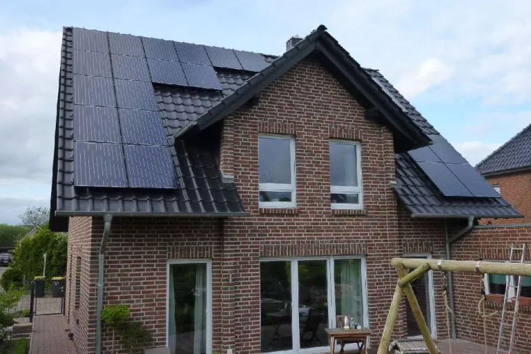 Bild: RENOS erweitert Leistungen um die Überprüfung von Photovoltaik-Bestandsanlagen