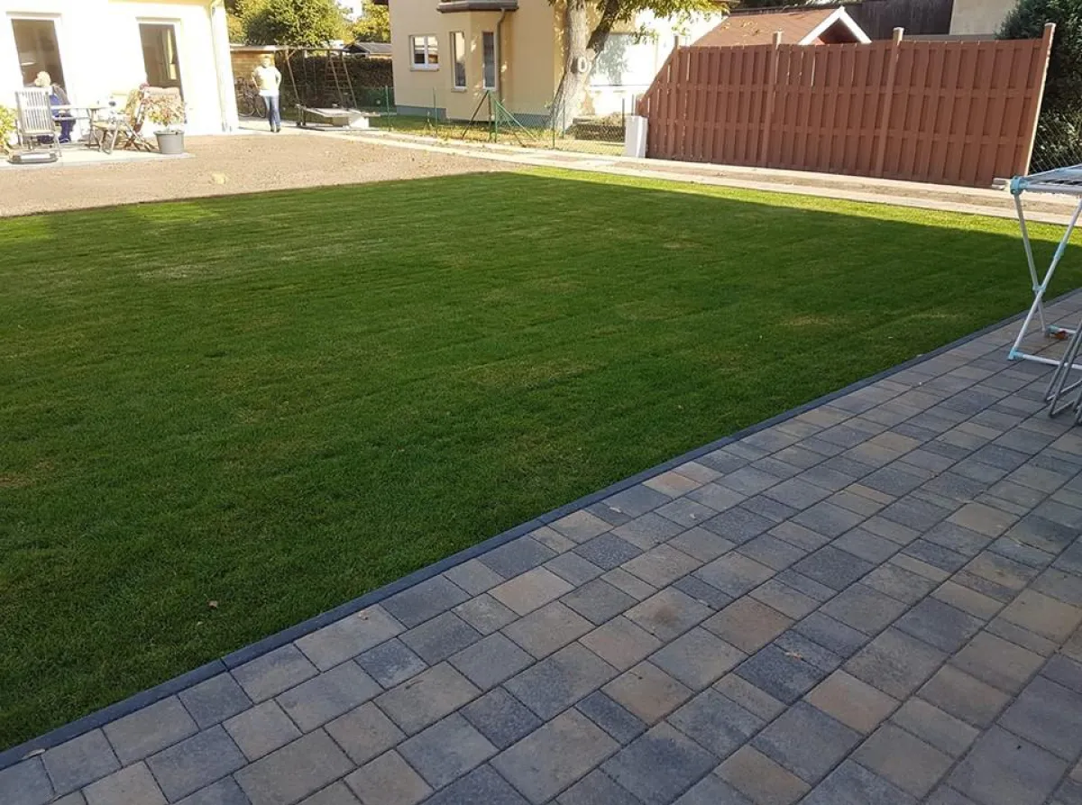 Rollrasen richtig verlegen