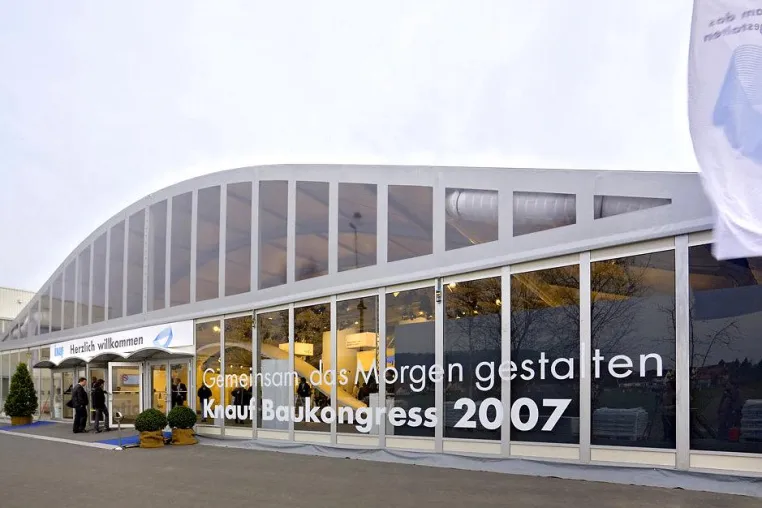 Eine Zeltlandschaft geht auf Tour Bild: Eine Zeltlandschaft geht auf Tour