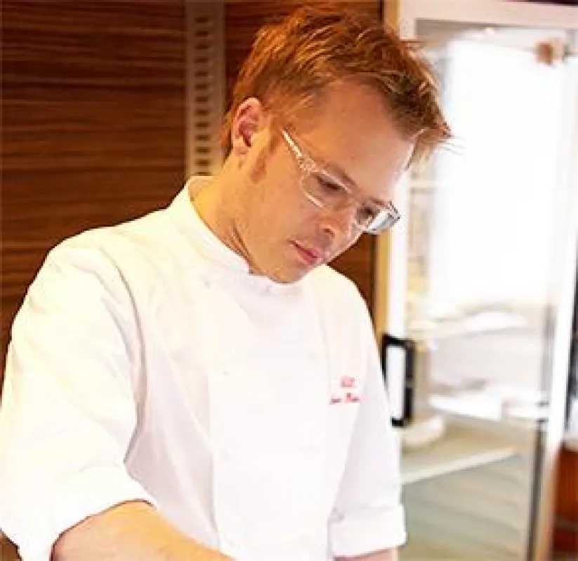 Mario Kotaska kocht zur Eröffnung des Gastrokompetenzzentrums.