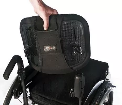 Bild: Eine Kombination aus minimalem Gewicht und optimaler Unterstützung: Der neue Jay J3 Carbon Rollstuhlrücken