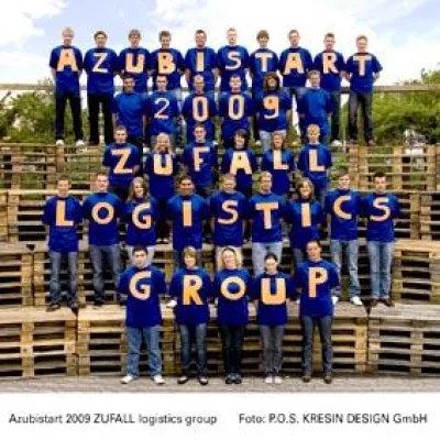 Bild: Ausbildung 2009 - Gemeinsamer Start in der Firmenzentrale