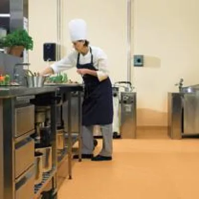 Bild: Granit Safe.T – Sicherheit auf Schritt und Tritt: Rutschgefahren sicher vermeiden